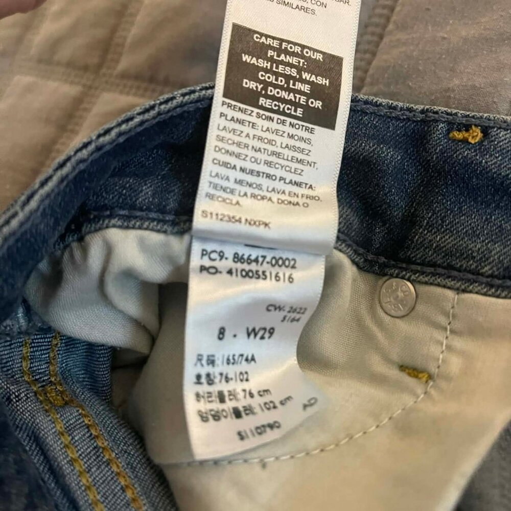 LIKE NEW Women's Size 8 (29" waist) Signature by Levi's denim shorts - Picture 5 of 5